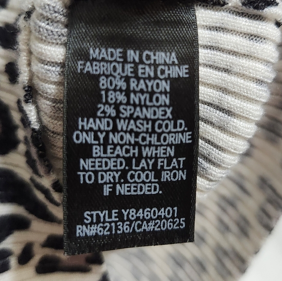 Great condition, leopard print, xs sweater - Picture 3 of 8